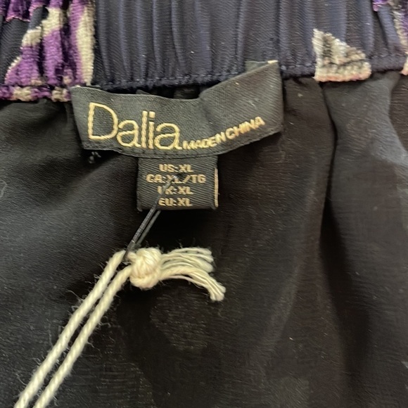 Dalia Off Shoulder Burnt Out Tie Sleeves Top. Size XL. P250/A2098 - Picture 4 of 5